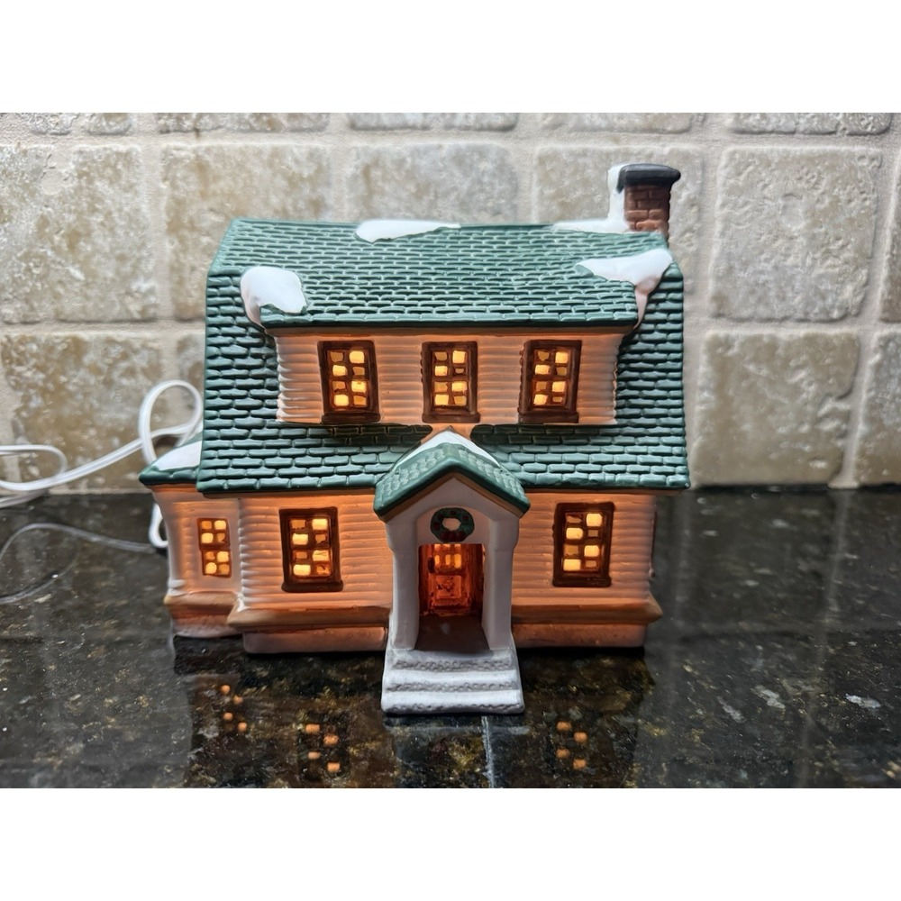 Heartland Valley Village House Deluxe Porcelain Lighted‎ House Christmas